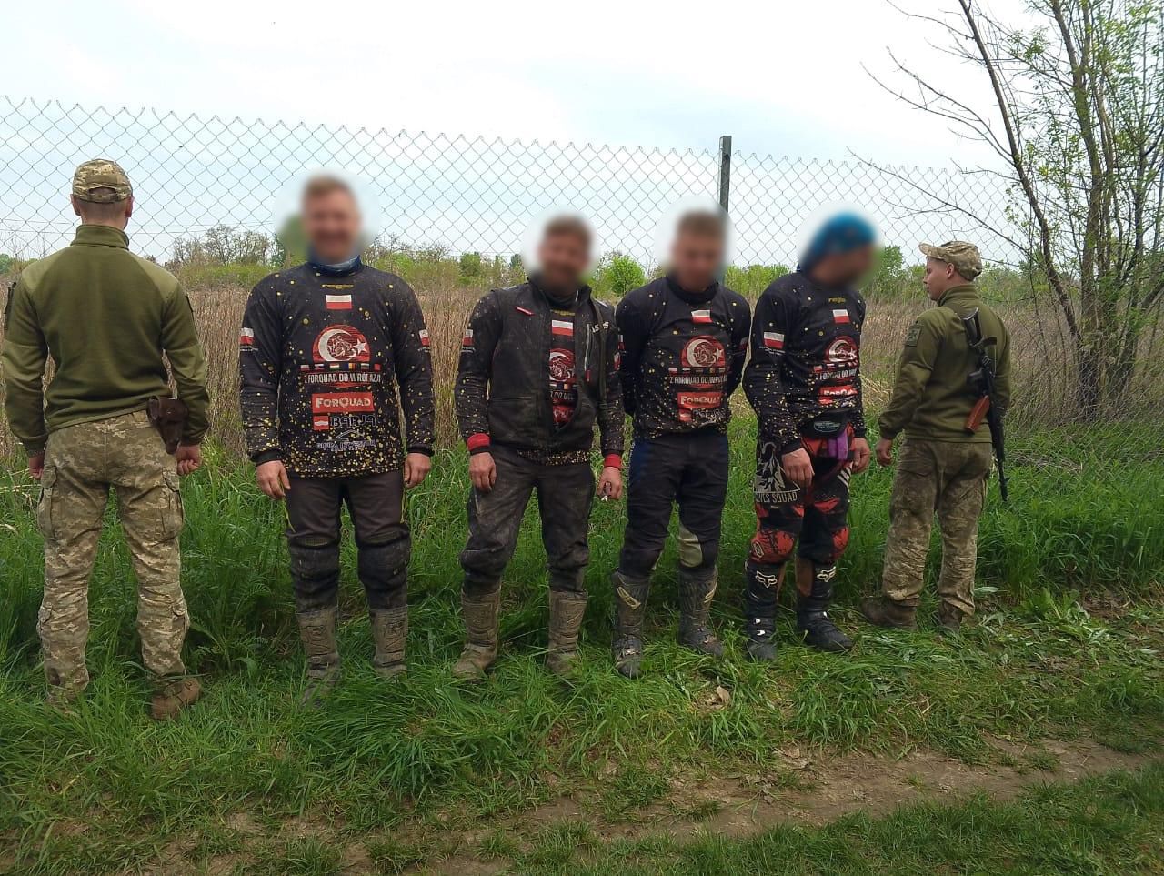 Группа поляков на квадроциклах случайно пересекли границу с Украиной - ГНСУ 1