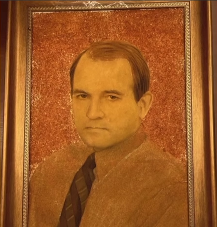 Янтарный портрет Медведчука Янтарный портрет Медведчука