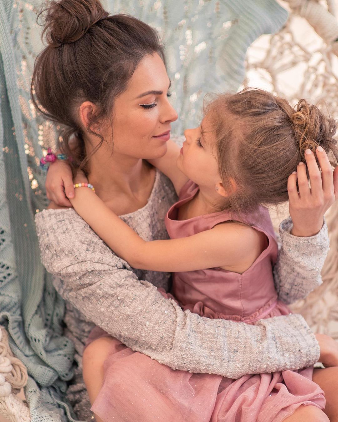 Восьмилетняя дочь Агата не знает, что ответить на смс отца-путиниста Восьмилетняя дочь Агата не знает, что ответить на смс отца-путиниста