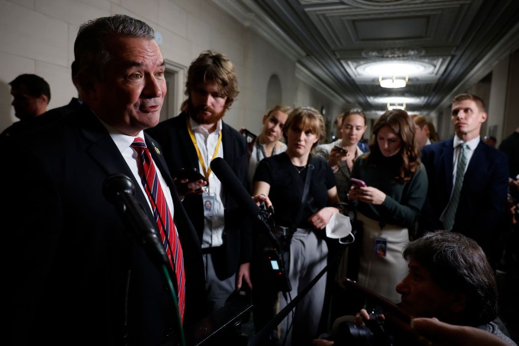 Конгресмен Дон Бекон вважає, що спікеру Джонсону потрібно підтримати союзників США, навіть, якщо є ризик втратити роботу. Фото: Getty Images