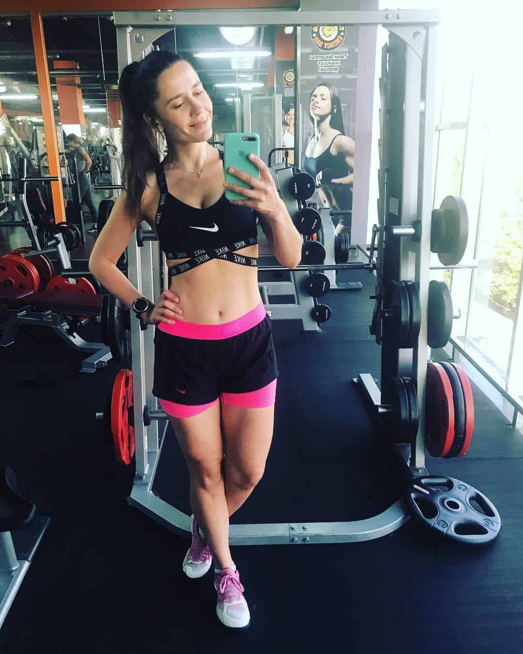 Актриса не тільки підтримує фізичну форму, але й займається боксом