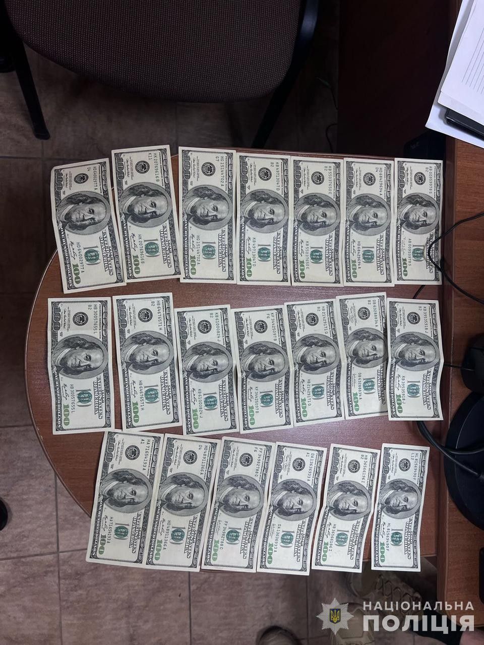 Предлагал $92000 взятки, чтобы выехать за границу: пограничники задержали злоумышленника 2