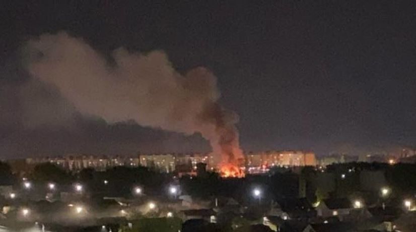 РФ атаковали беспилотники: вблизи Брянска горит подстанция, а в Калуге повреждена энергетическая инфраструктура (видео) 1