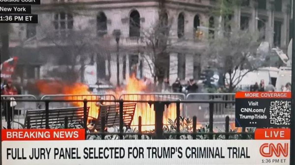Мужчина, поджег себя возле суда в Нью-Йорке, где рассматривают дело Трампа, умер 1