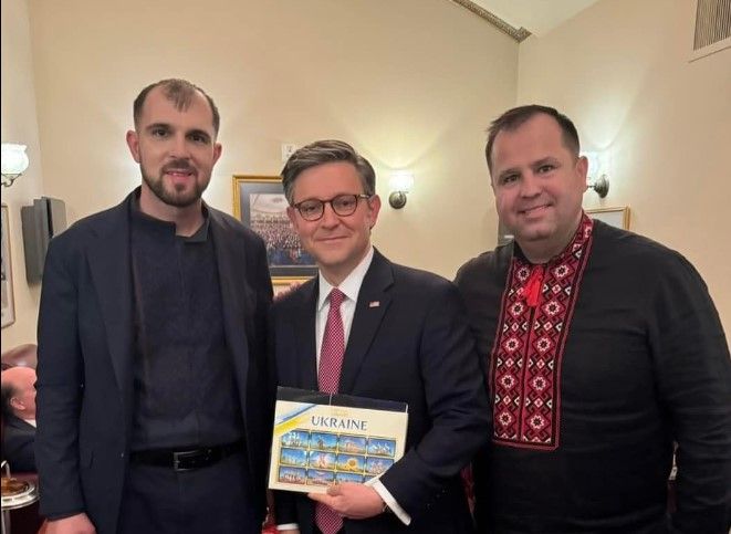 Спікер Джонсон зустрівся з пастором Гайдаржи напередодні голосування за допомогу Україні. Фото з відкритих джерел Спікер Джонсон зустрівся з пастором Гайдаржи напередодні голосування за допомогу Україні. Фото з відкритих джерел