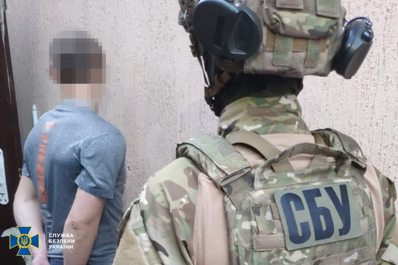 СБУ разоблачили "черных торговцев" оружием СБУ разоблачили "черных торговцев" оружием