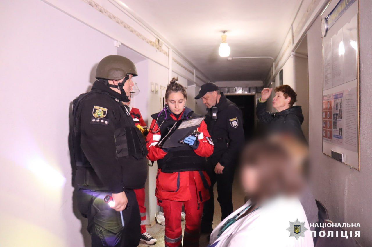 Российские оккупанты ночью ударили по врачу в Харькове: ранены и разрушены 5