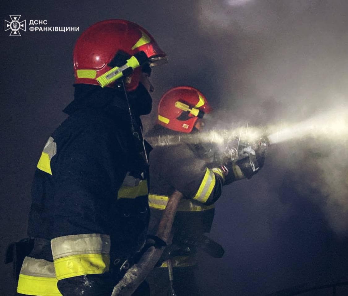 У Львівській та Івано-Франківській областях є "прильоти": виникли пожежі, влада просить економити світло 2