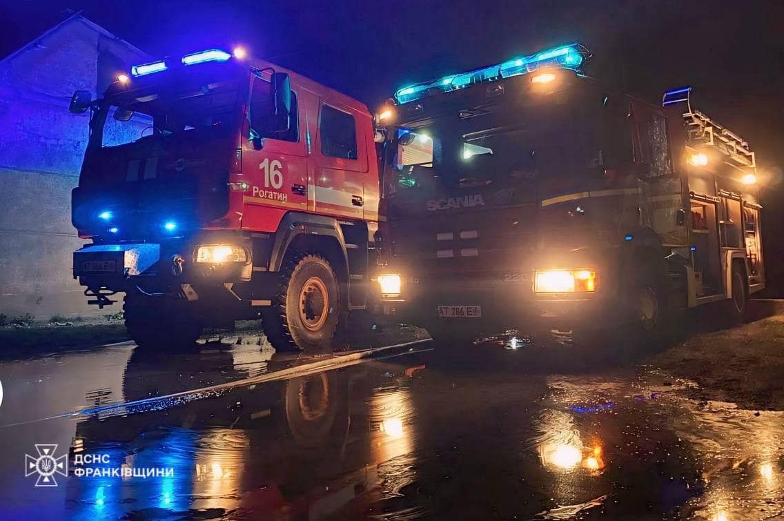 У Львівській та Івано-Франківській областях є "прильоти": виникли пожежі, влада просить економити світло 4