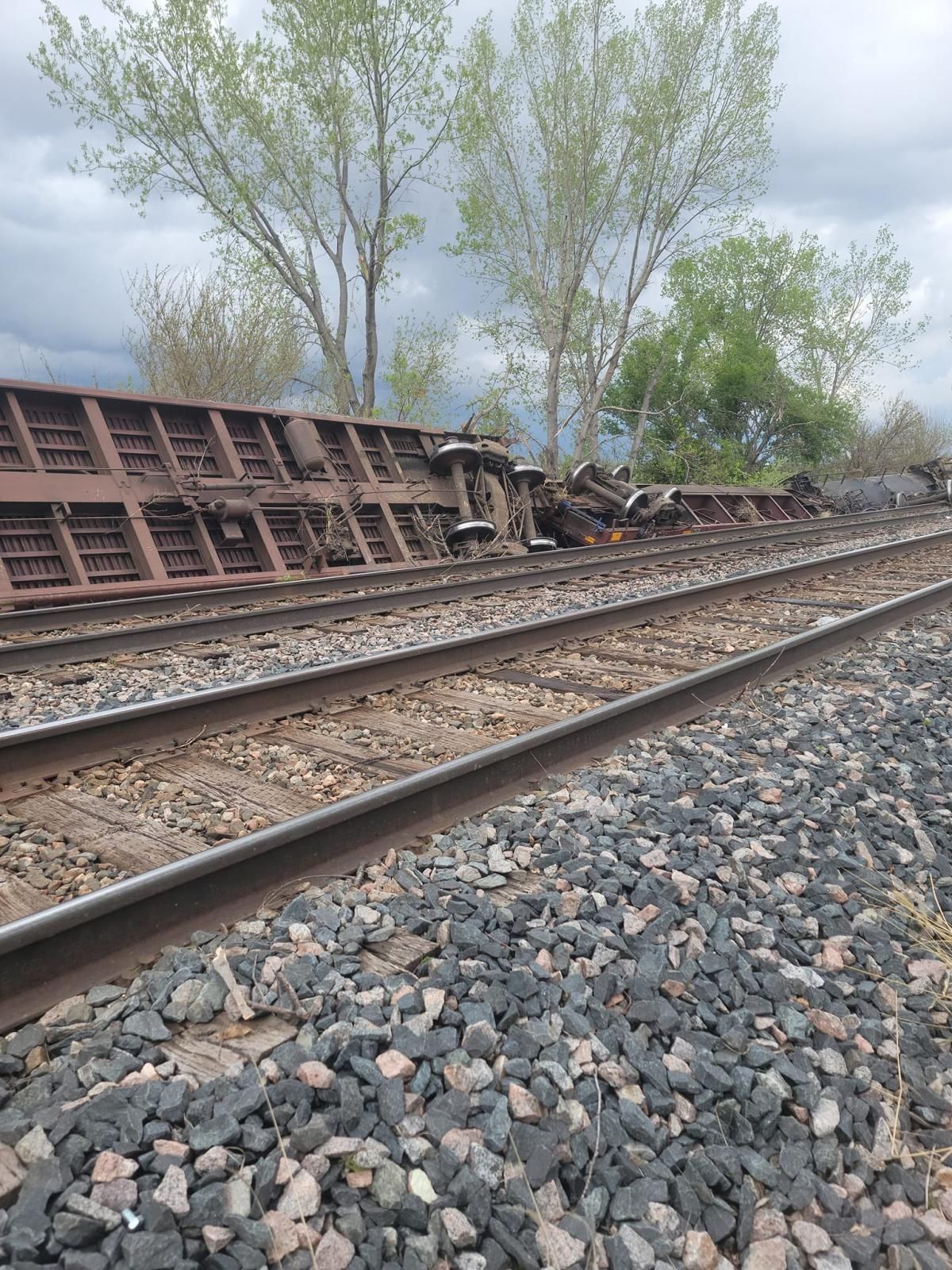 Потужний вітер повалив кілька вагонів. Фото: Eric Carlisle Потужний вітер повалив кілька вагонів. Фото: Eric Carlisle