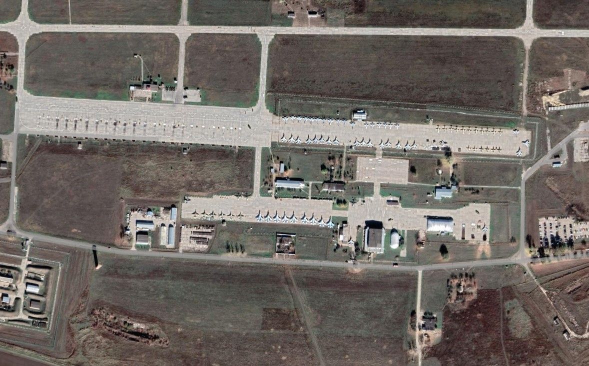 Фронтовые бомбардировщики Су-34 и состав УМПК: подробности атаки на российский аэродром "Кущевская" 1