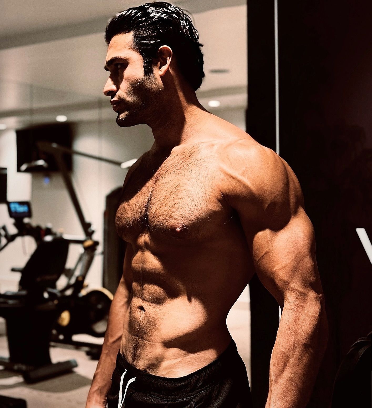 Сэм Асгари Сэм Асгари