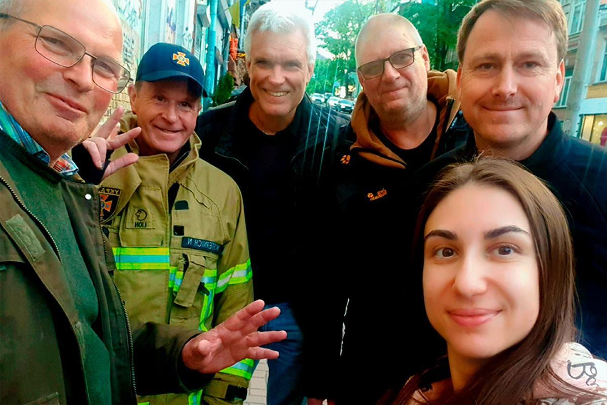 Гуманитарная делегация благотворительного фонда Штефана Поля с Олесей Василец на переговорах в Киеве