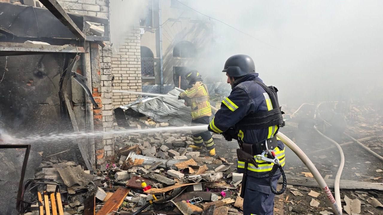 Росія вдарила по двох районах Харкова авіабомбами: поранені дев'ять людей, є загиблий 3