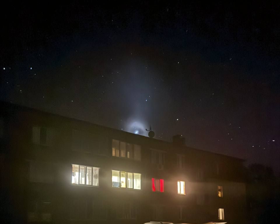 НЛО или Falcon 9: украинцы видели в небе необычное явление, мысли разделились (видео) 1