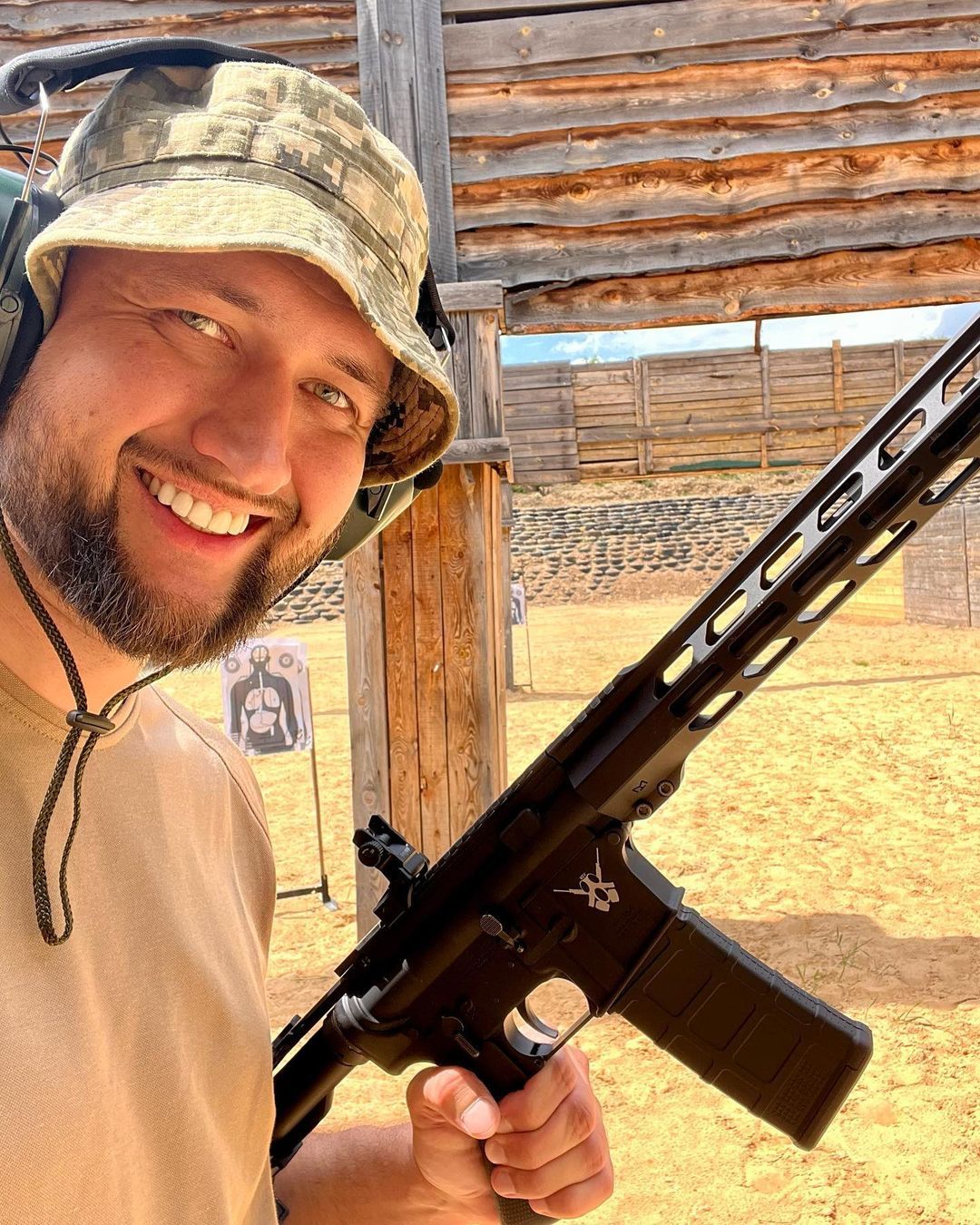 Повертаючись з "нуля" Тамерлан нічого не розповідає дружині