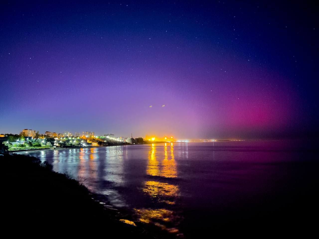 Вчені попередили про найпотужнішу за 20 років магнітну бурю: вона викликала північне сяйво 3