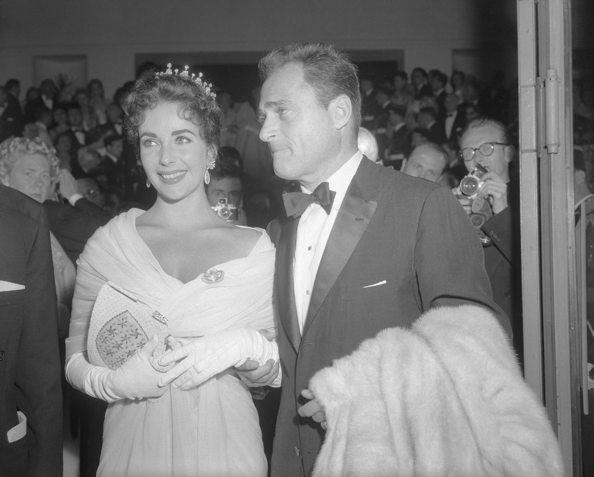 Майкл Тодд у 1957 році в Каннах з дружиною Елізабет Тейлор Майкл Тодд у 1957 році в Каннах з дружиною Елізабет Тейлор