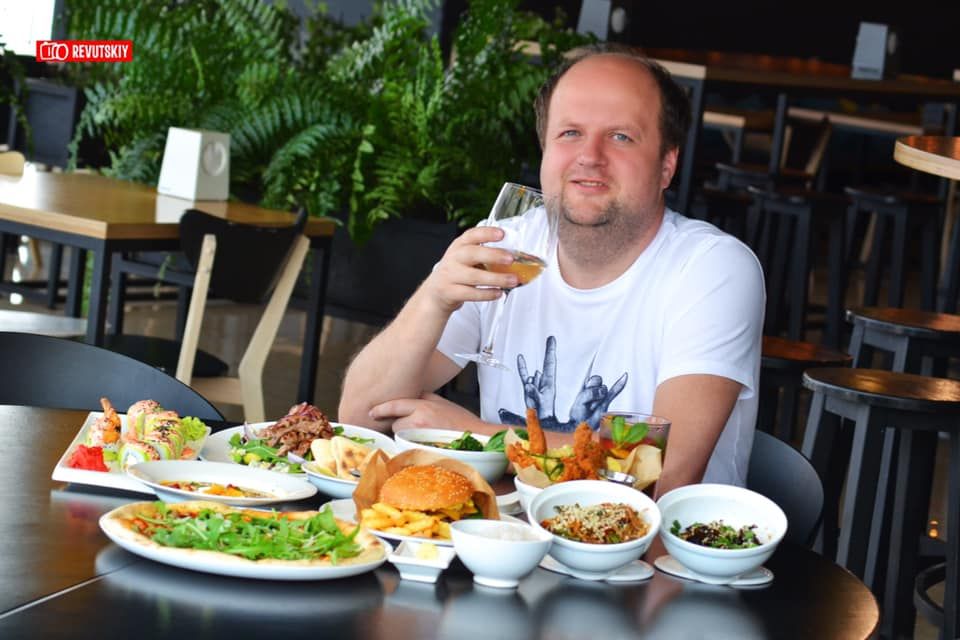 Випив 100 грам - з'їв кілограм Випив 100 грам - з'їв кілограм