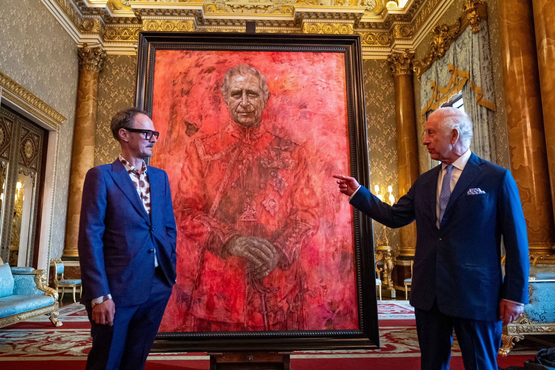 Джонатан Єо та Чарльз III біля картини. Фото Getty Images Джонатан Єо та Чарльз III біля картини. Фото Getty Images