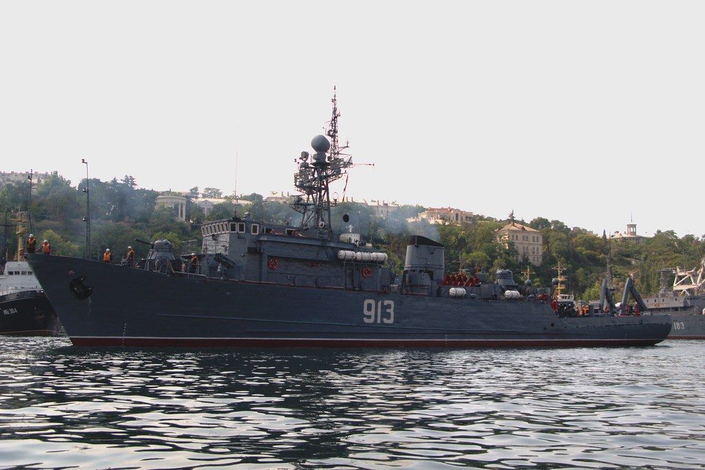 Сили оборони у Криму знищили військовий корабель РФ "Ковровець" 2