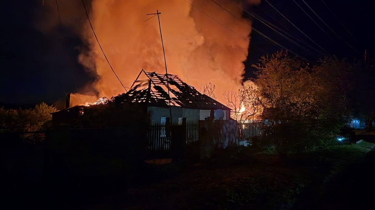 Пожар в Харькове после атаки Пожар в Харькове после атаки