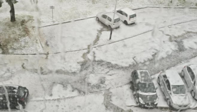 Польшу охватила апокалиптическая буря: улицы через секунды превратились в реки из града и воды 3