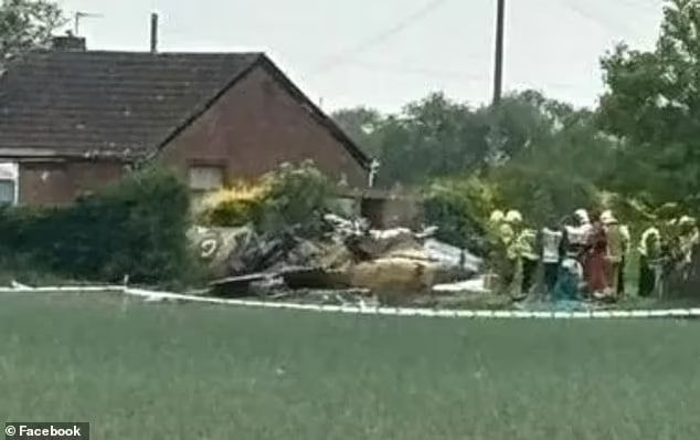 Авіакатастрофа у Великобританії: 80-річний літак Spitfire впав на поле під час меморіального заходу 1