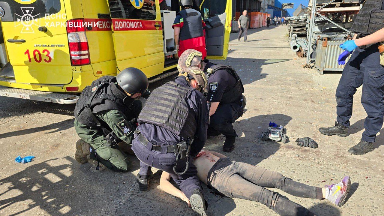 Удар по промзоні Харкова: ДСНС і ОВА показали наслідки атаки КАБів - фото, відео 1