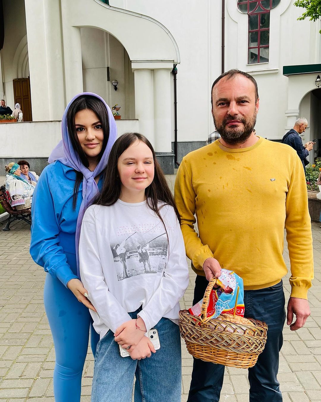 Марія Данілома з батьком та молодшою сестрою Марія Данілома з батьком та молодшою сестрою