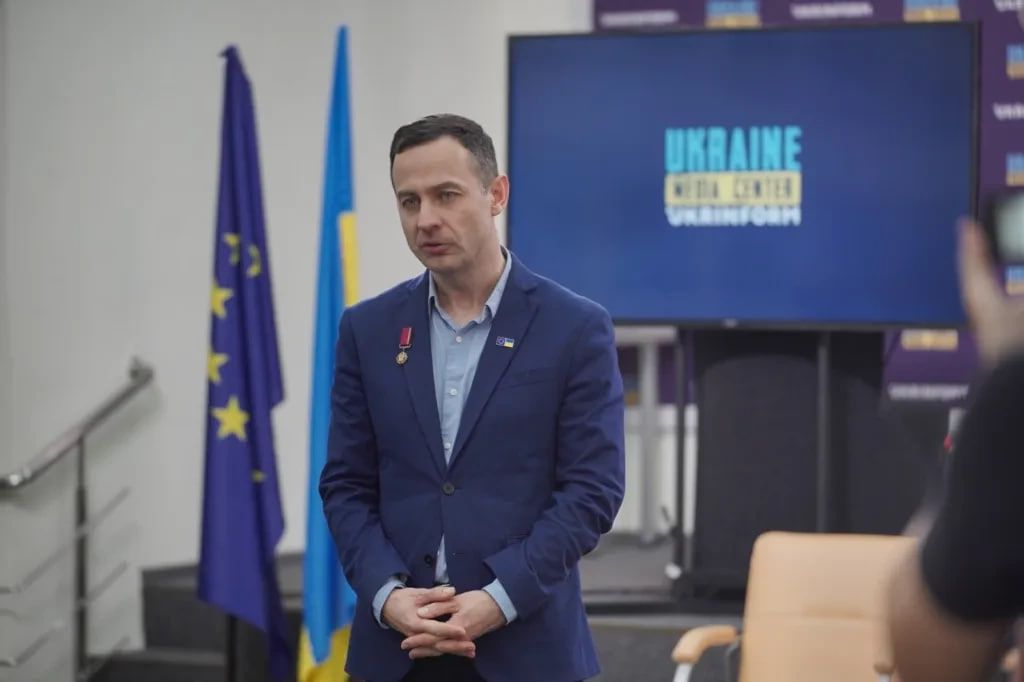 Звільнення журналістів, тиск та провладні перекоси: ОП намагається контролювати Укрінформ – УП 1