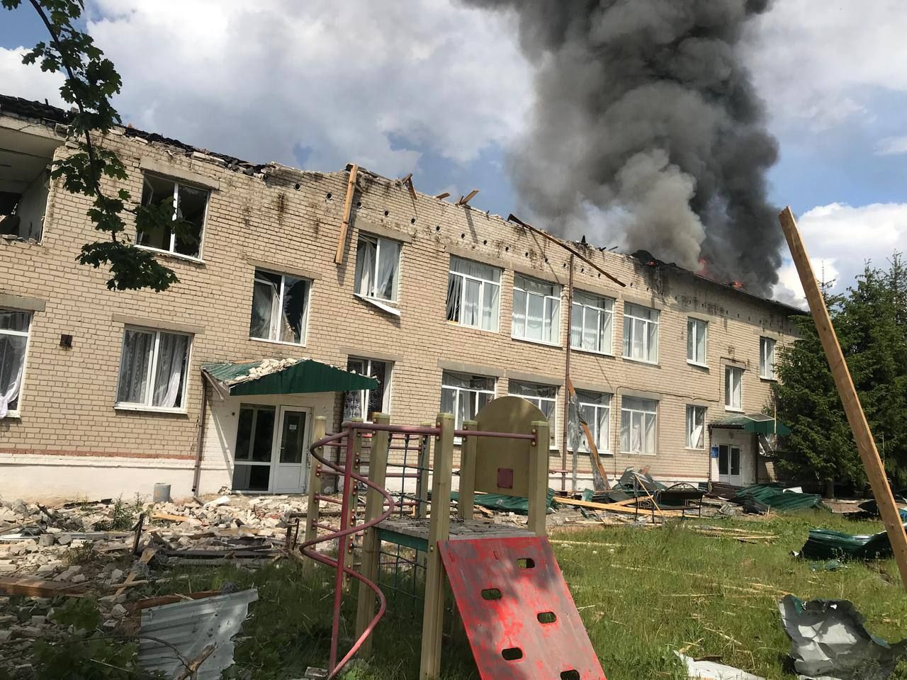 Росія знищує Золочів КАБами Росія знищує Золочів КАБами