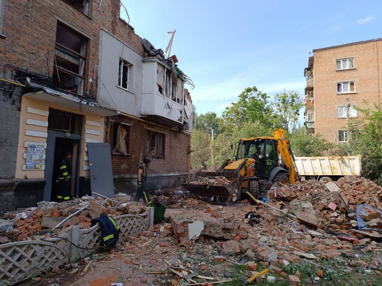 Удар по п'ятиповерхівці в Харкові: кількість жертв ракетного обстрілу зросла до п'яти 1
