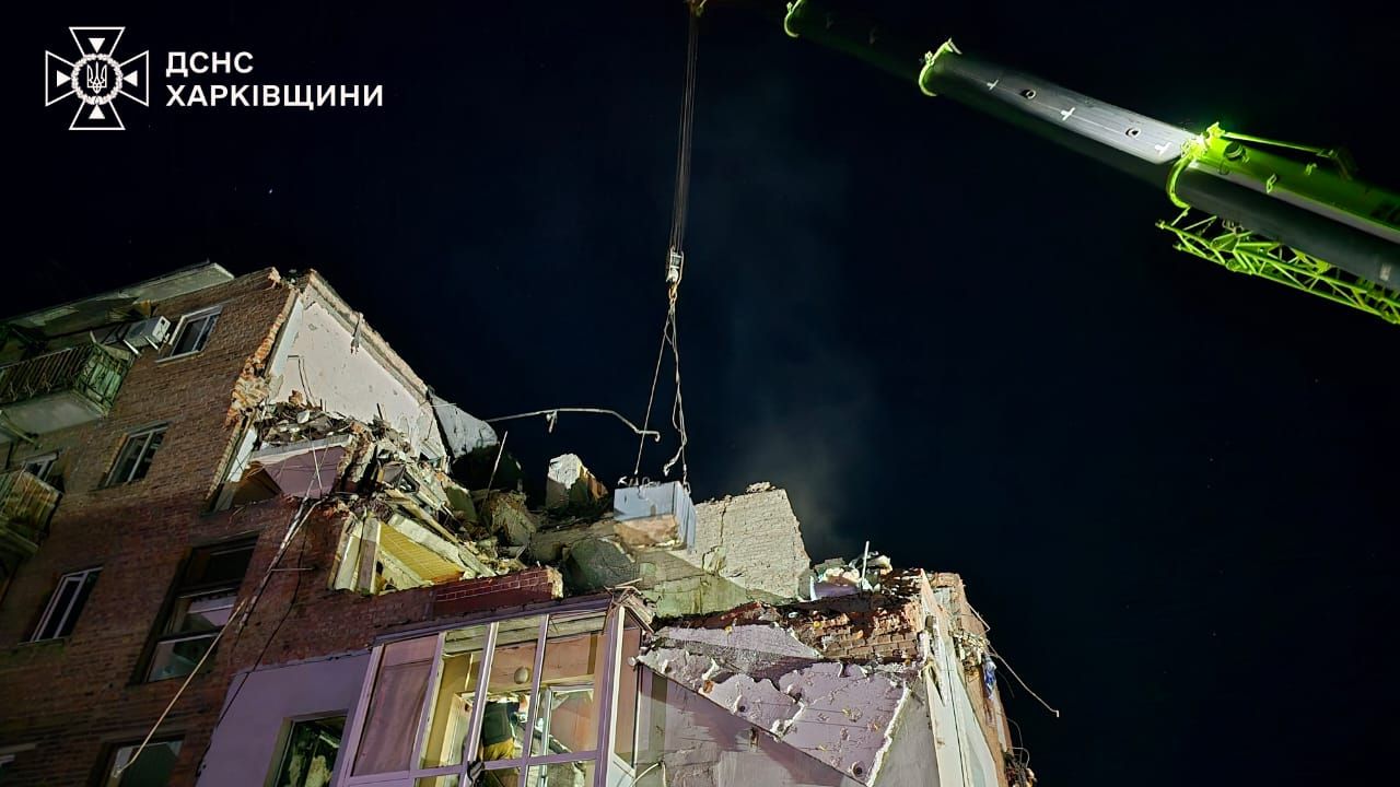 Удар РФ по п'ятиповерхівці у Харкові забрав життя 7 осіб: під завалами можуть бути люди 2