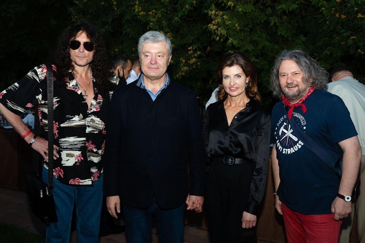 Порошенко выиграл блезер Zilli в 2020 году на фестивале во Львове Порошенко выиграл блезер Zilli в 2020 году на фестивале во Львове