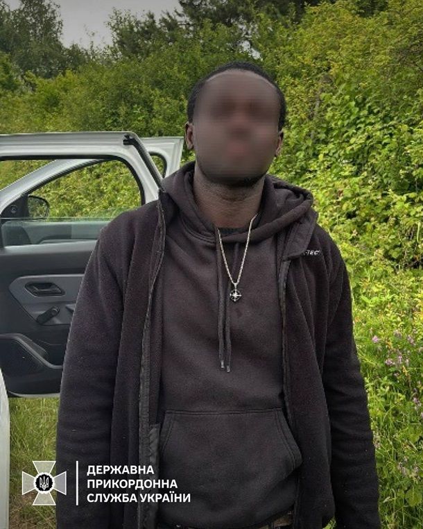 Хотів полікуватися в Україні: на кордоні зі Словаччиною затримали громадянина Гвінеї 1