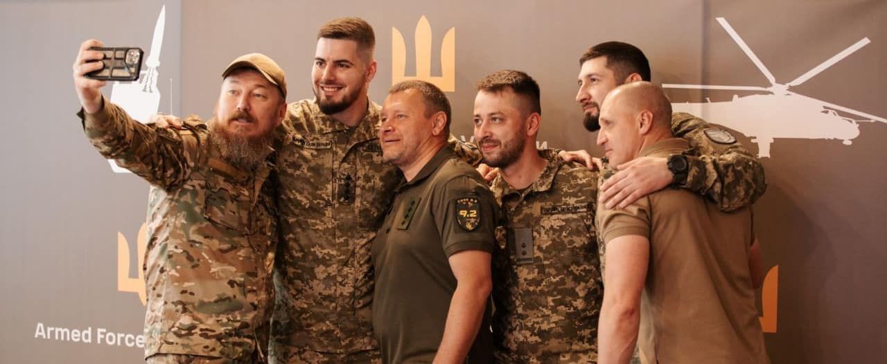 Сирський вперше зустрівся з командирами підрозділів щодо БПЛА: про що говорили 1