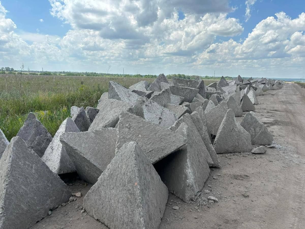Звалені докупи "зуби дракона". Фото Ірини Геращенко Звалені докупи "зуби дракона". Фото Ірини Геращенко