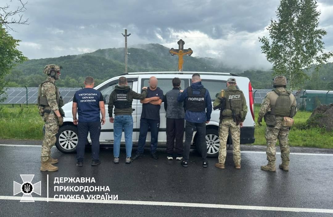 На Закарпатті затримали власника готелю, який поселяв у себе клієнтів і переправляв за кордон - ДПСУ 1