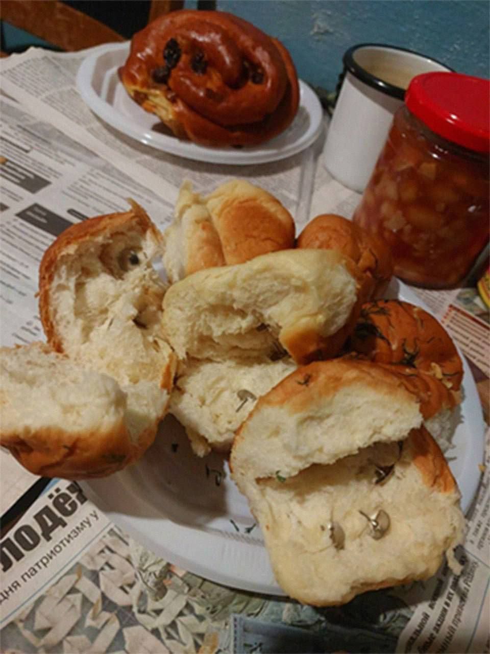 Смертельное лакомство: в Луганской области бабушка угостила окупантов пирожками с опасным сюрпризом 1