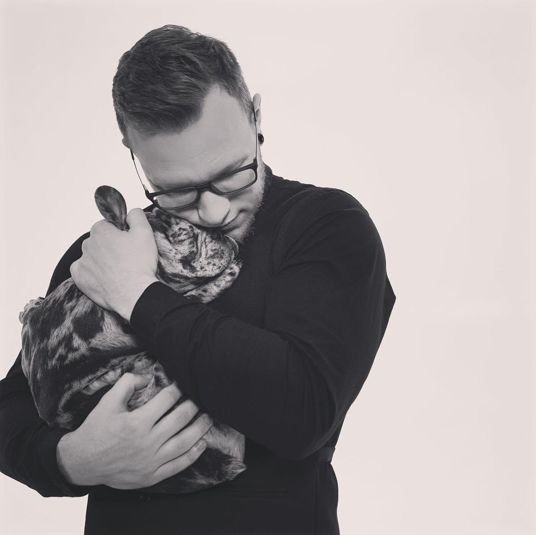 Після розлучення батьків жив у злиднях