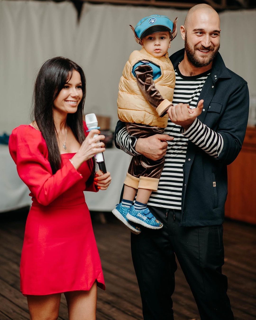 Колишня зіркова пара з сином. 