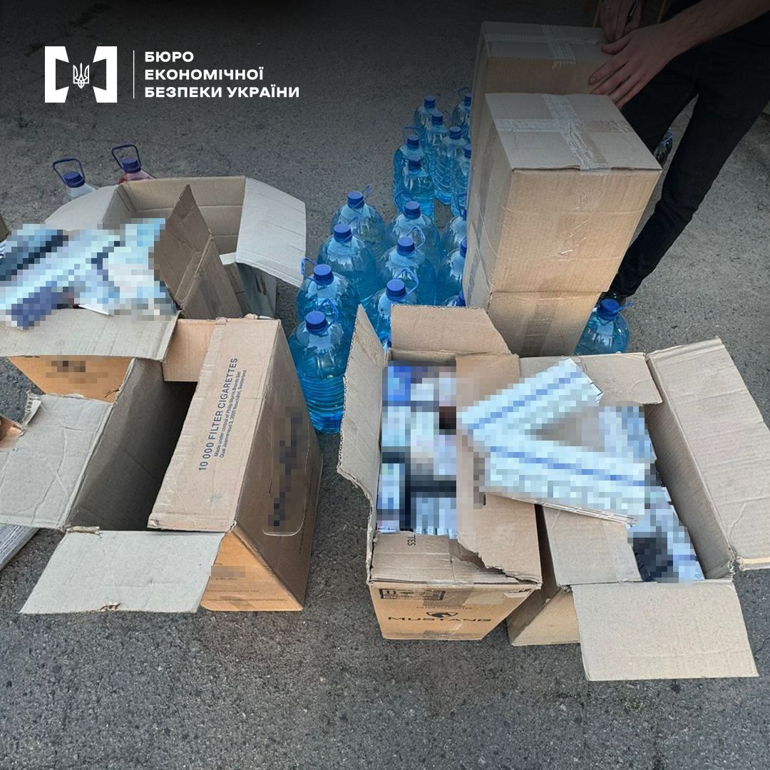 Вилучений "алкоголь" та сигарети Вилучений "алкоголь" та сигарети