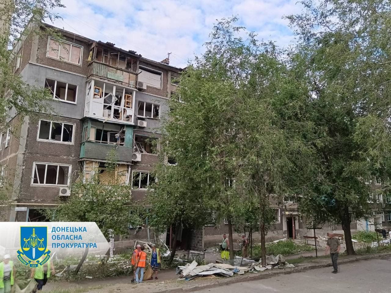 Росія скинула авіабомбу на житловий квартал у Селидовому: прокуратура розпочала розслідування 2