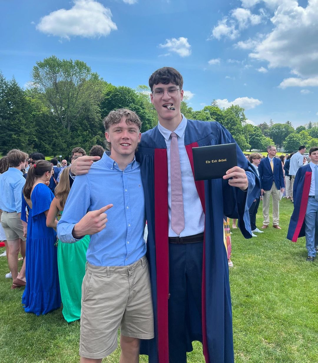 Максим Кличко почав професійно грати у баскетбол у Taft School Максим Кличко почав професійно грати у баскетбол у Taft School