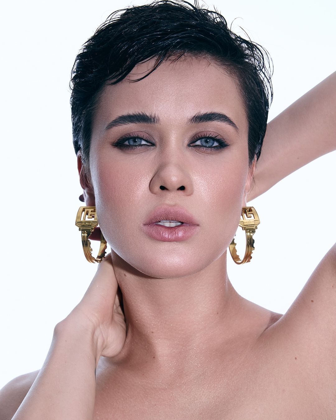 Співачка зізналася що всюди запізнюється