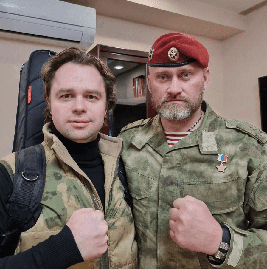 Гогунський з росіянином, який воює проти України. Фото: Instagram/gogunskv Гогунський з росіянином, який воює проти України. Фото: Instagram/gogunskv