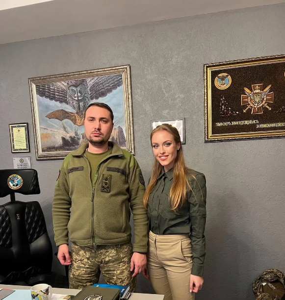 Похожа на две капли воды на