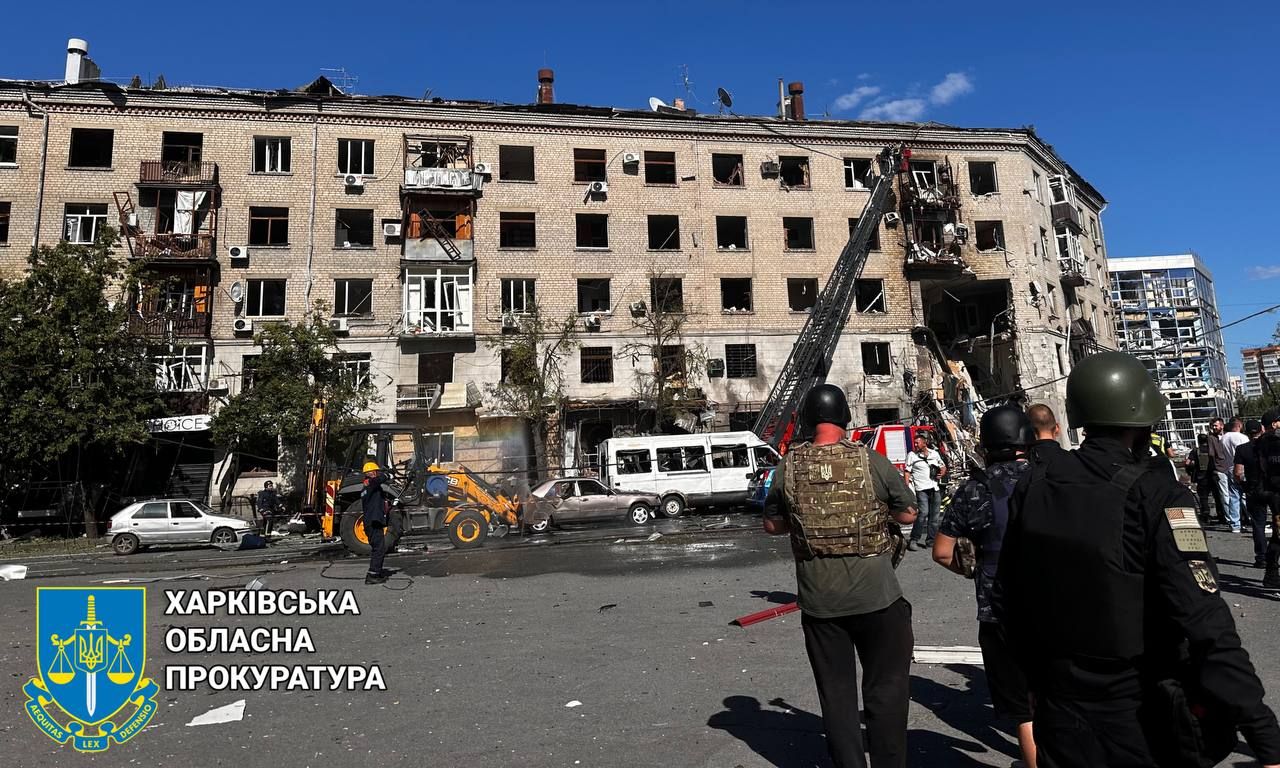 Троє загиблих і 37 поранених, двоє дітей у лікарні: прокуратура повідомила деталі удару по Харкову 4