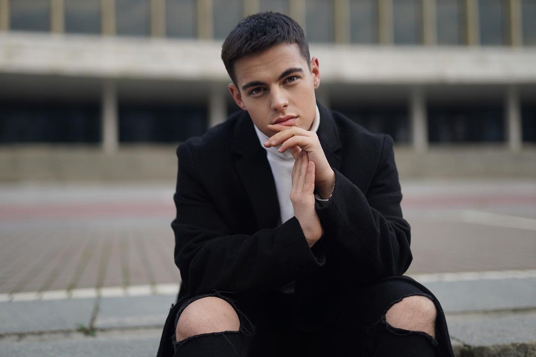 Во время войны пришлось продать все дороже и остался без денег